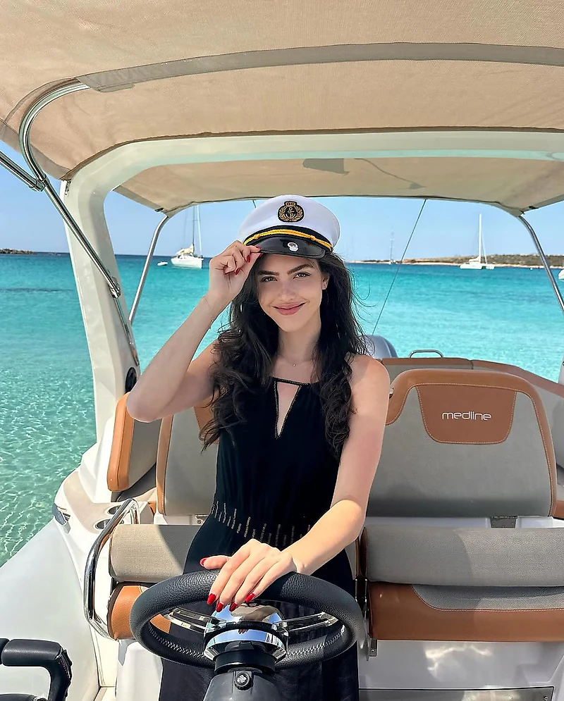 Alexandra Botez's hand photo
