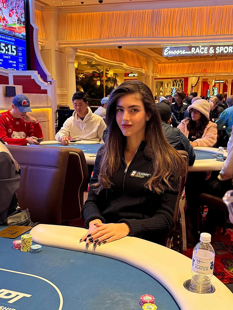 Alexandra Botez's hand photo