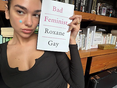 Dua Lipa's hand photo