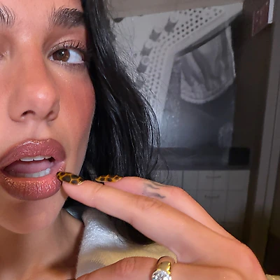 Dua Lipa's hand photo