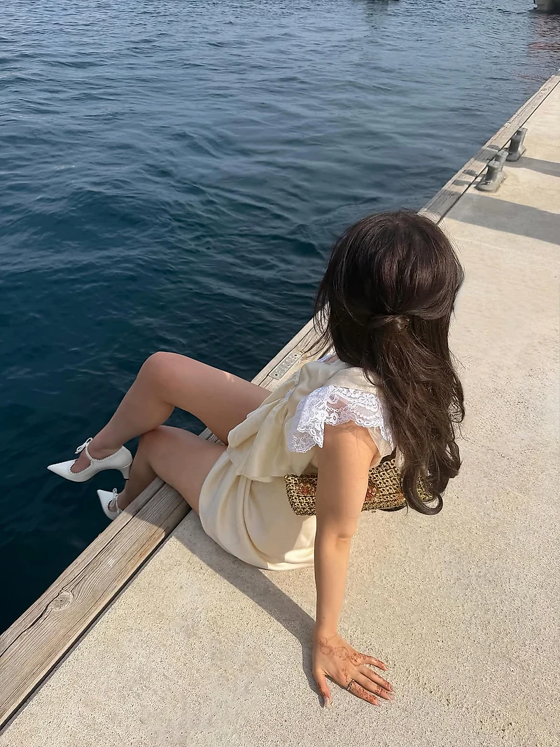 Imane Anys's hand photo