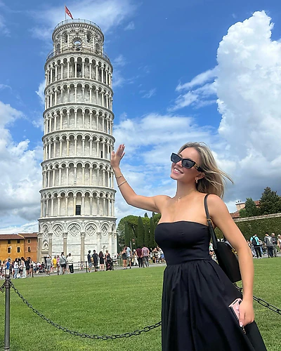 Sydney Sweeney's hand photo