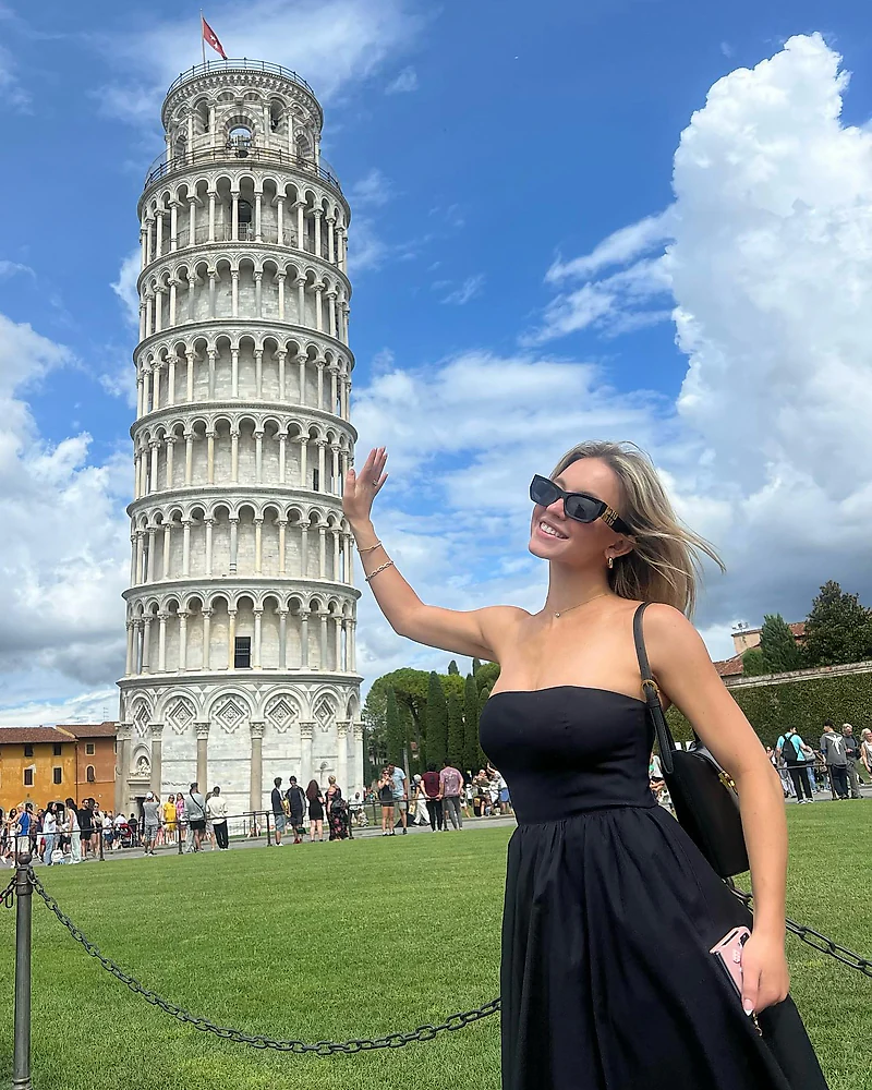 Sydney Sweeney's hand photo