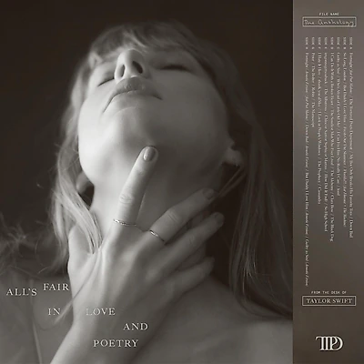 Taylor Swift's hand photo